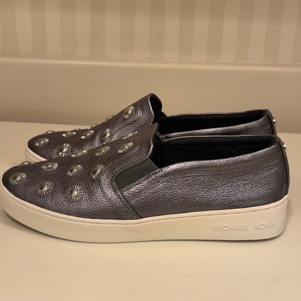Michael Kors Gunmetal Grey Silver Studded Leo Leather Slip-On Sneakers Shoes 7 - Picture 6 of 16